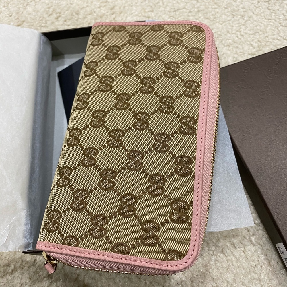 Gucci Pink Zip Wallet